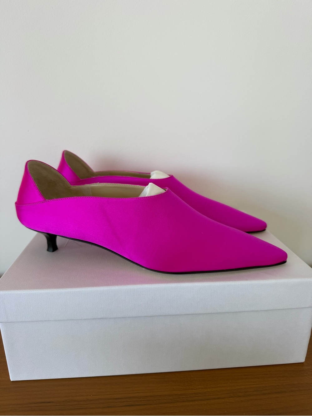 Kiki Price Hot Pink Satin Kitten Heel Pumps Size 40 / US 9.5-10 NIB